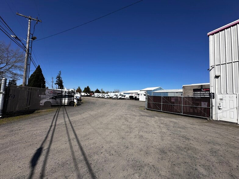 2943 Silverton Rd NE, Salem, OR à vendre - Photo de l’immeuble – Image 3 sur 9