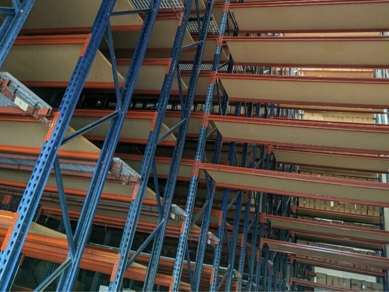 Industriel/Logistique dans Belmont-Tramonet à vendre - Photo intérieure – Image 3 sur 3