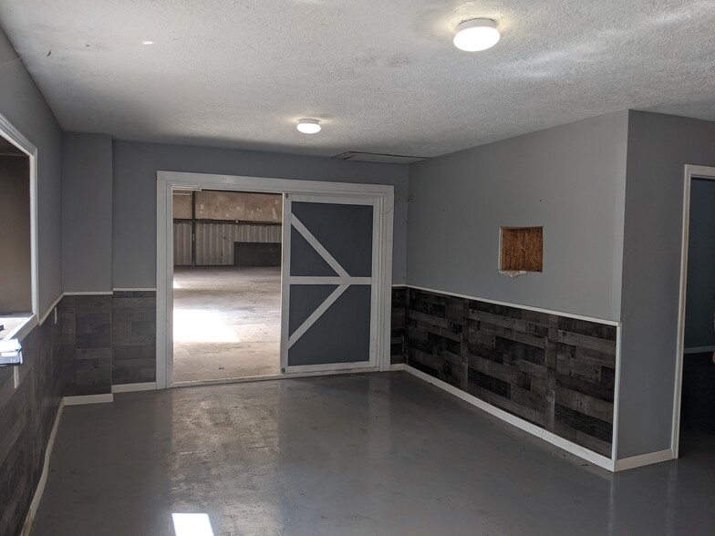 105 Hubert St, Cleveland, TX à louer - Photo de l’immeuble – Image 3 sur 8