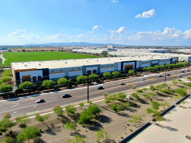 9393 W Buckeye Rd, Tolleson, AZ à louer - Photo de l’immeuble – Image 3 sur 11