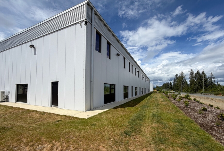2799 Beck Av, Courtenay, BC à louer - Photo principale – Image 1 sur 3
