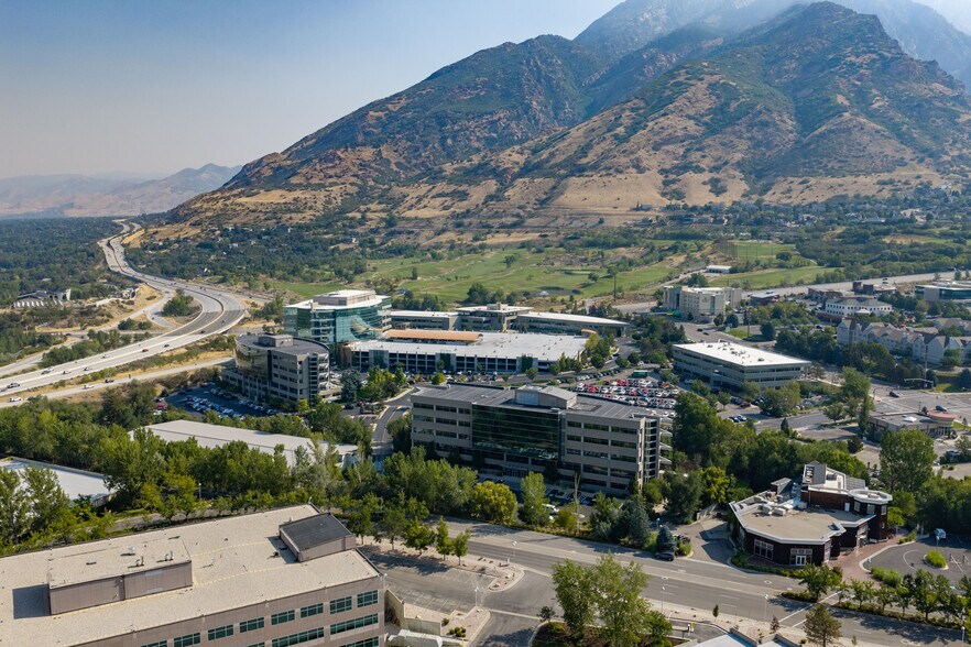 6350 S 3000 E, Salt Lake City, UT à louer - Photo de l’immeuble – Image 2 sur 14