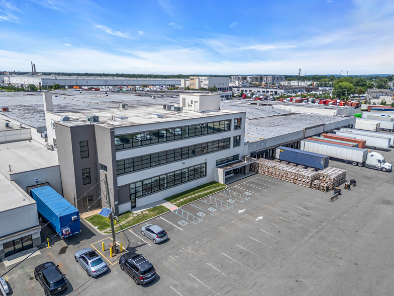 340 S Stiles St, Linden, NJ à louer - Photo principale – Image 1 sur 4