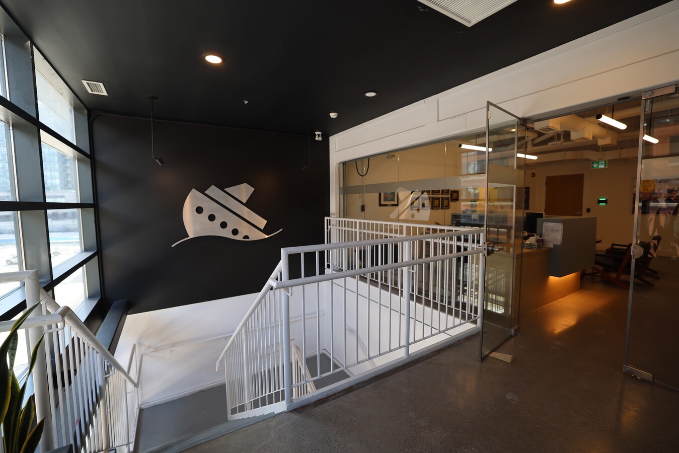 32 Lisgar St, Toronto, ON M6J 0C9 - Lot 300 - - Photo intérieure - Image 1 of 22
