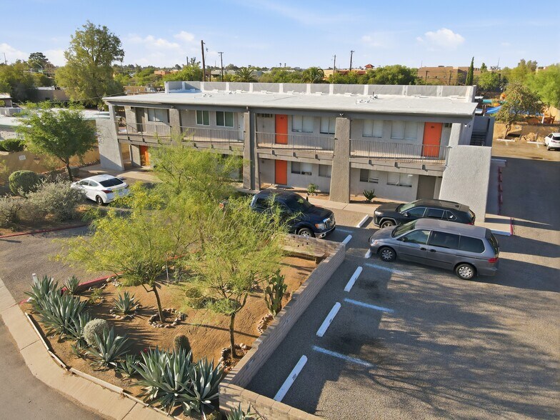30 E Camino Villas, Tucson, AZ à vendre - Photo de l’immeuble – Image 2 sur 12