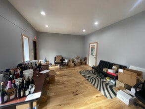 4504-4506 Bennett Memorial Rd, Durham, NC à louer Photo intérieure– Image 1 sur 6