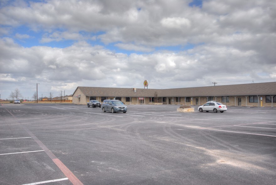 305 Limestone Ter, Jarrell, TX à louer - Photo de l’immeuble – Image 2 sur 18