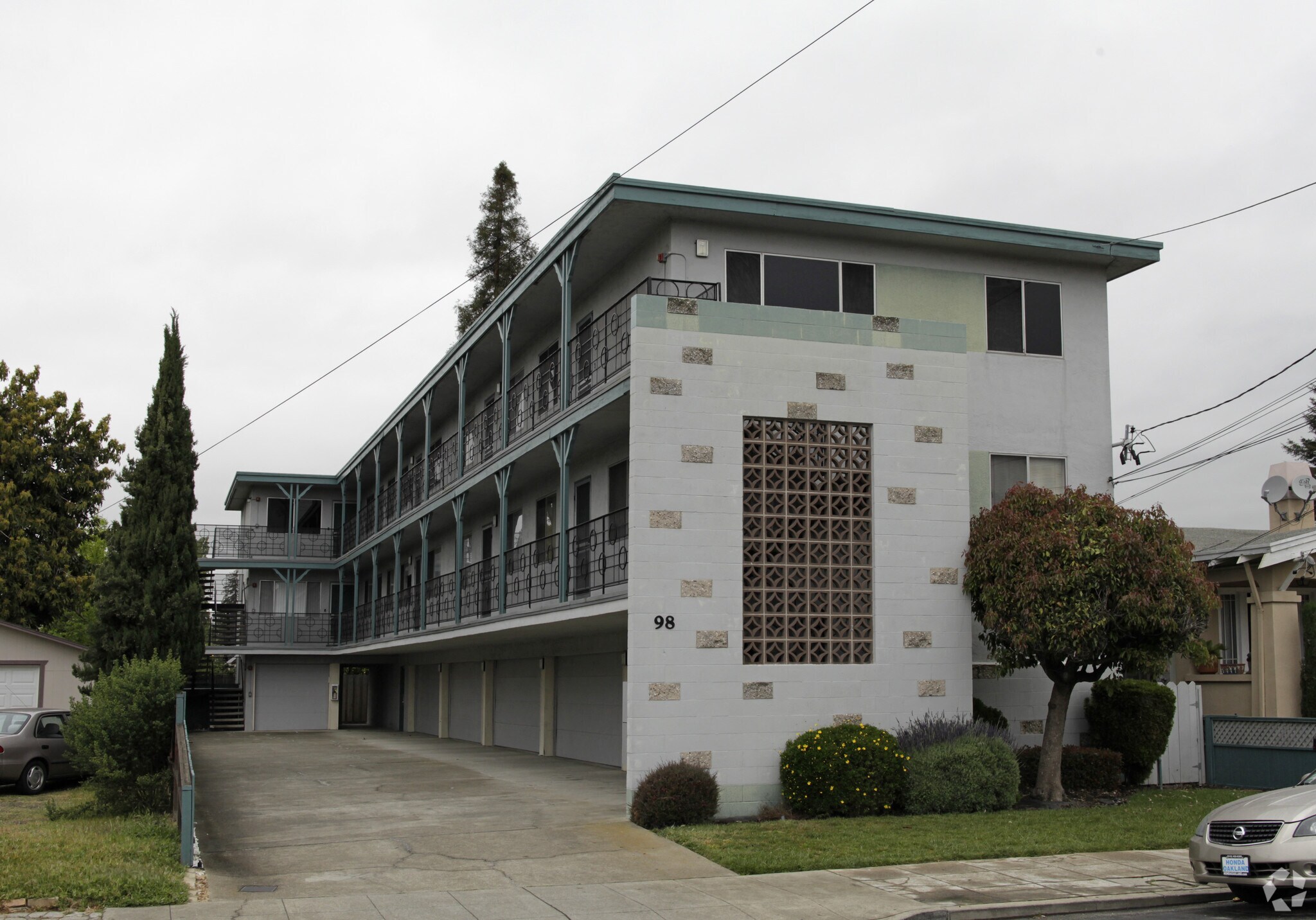 98 Dutton Ave, San Leandro, CA à vendre Photo principale– Image 1 sur 25