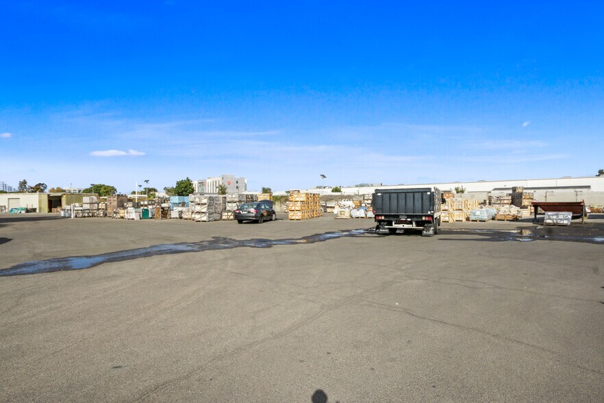 901 E Cerritos Ave, Anaheim, CA à louer - Photo de l’immeuble – Image 2 sur 8