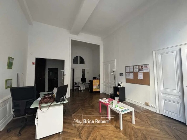 Local commercial dans Lyon à louer - Photo de l’immeuble – Image 1 sur 8
