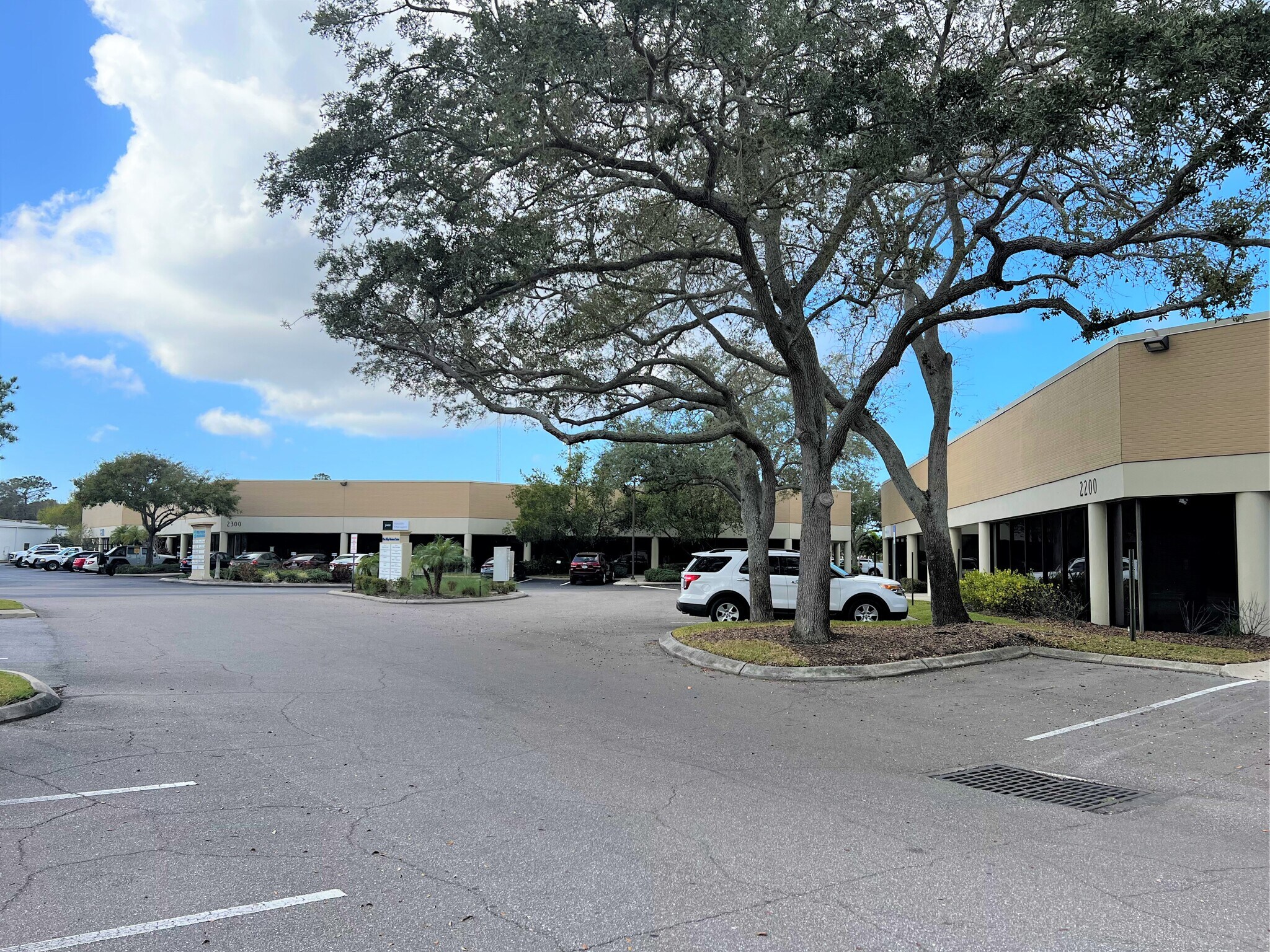2200 Tall Pines Dr, Largo, FL à louer Photo principale– Image 1 sur 14
