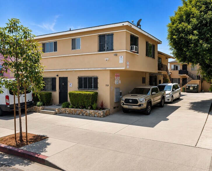 713 N Normandie Ave, Los Angeles, CA à vendre - Photo de l’immeuble – Image 2 sur 4