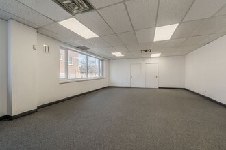 6555 Ch De La Côte-Des-Neiges, Montréal, QC à louer Photo intérieure– Image 2 sur 4