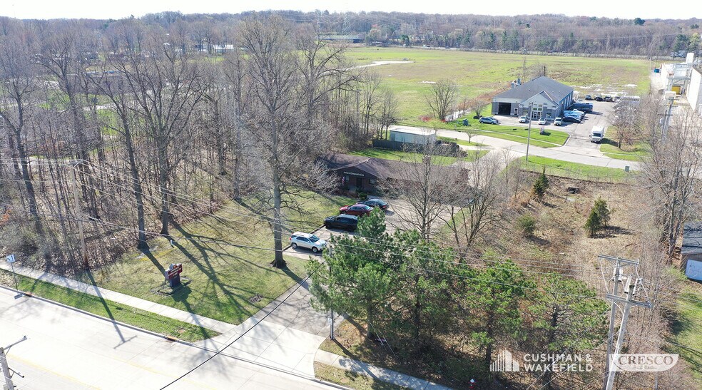 1815 Cooper Foster Park Rd, Amherst, OH à vendre - Photo de l’immeuble – Image 2 sur 9
