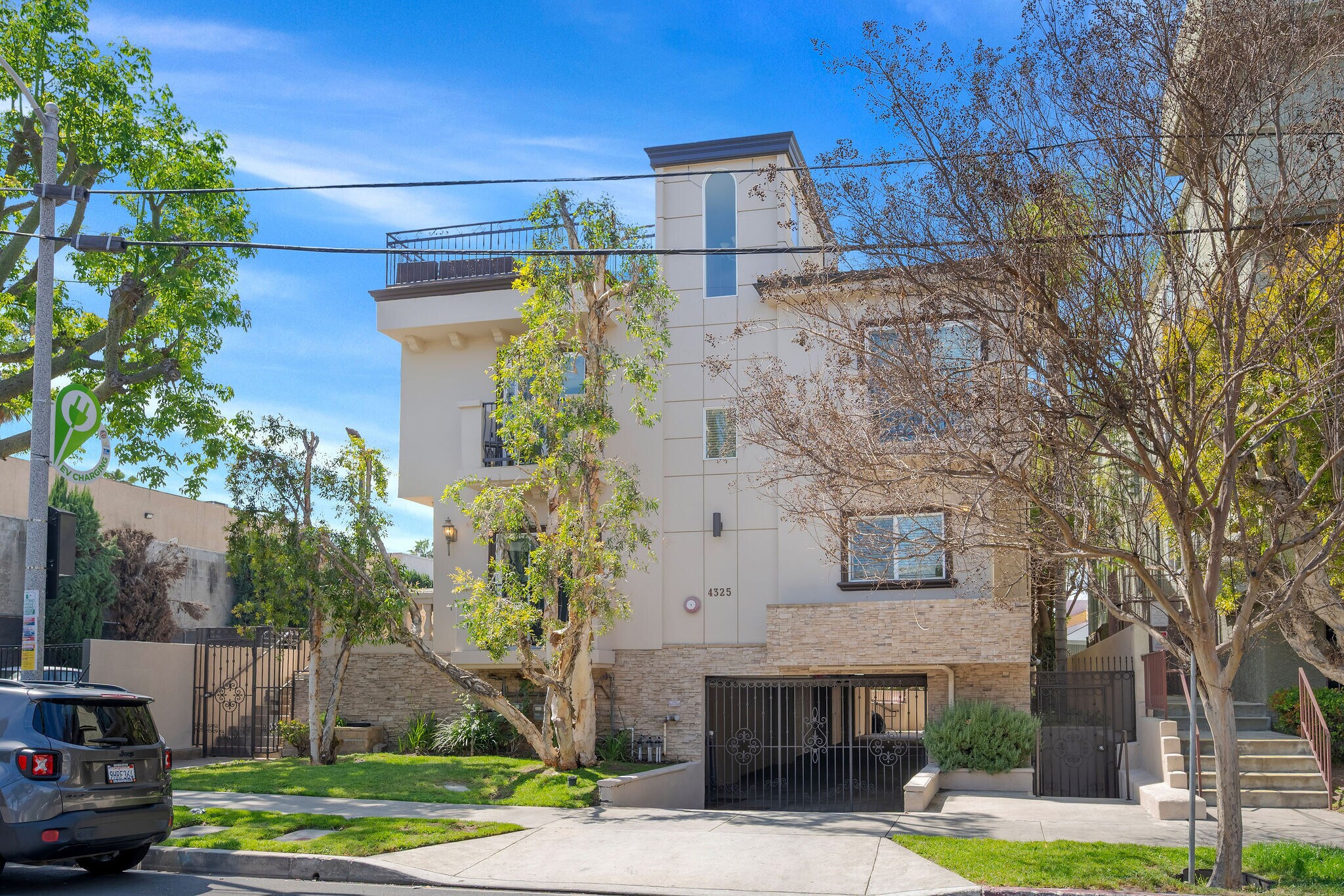 4325 Stern Ave, Sherman Oaks, CA à vendre Photo principale– Image 1 sur 28