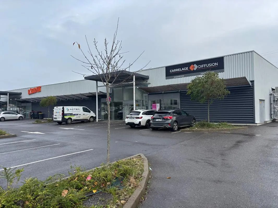 Local commercial dans Marange-Silvange à louer Photo de l’immeuble– Image 1 sur 2