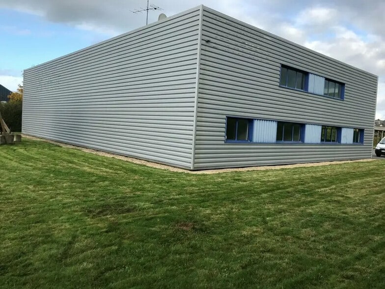 Local d'activités dans Crevin à vendre - Photo de l’immeuble – Image 1 sur 10