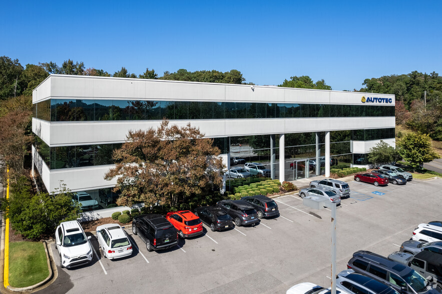 2200 Woodcrest Pl, Birmingham, AL à louer - Photo de l’immeuble – Image 1 sur 11