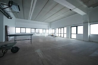 Local d’activités dans Champagne-au-Mont-d'Or à louer Photo intérieure– Image 1 sur 12