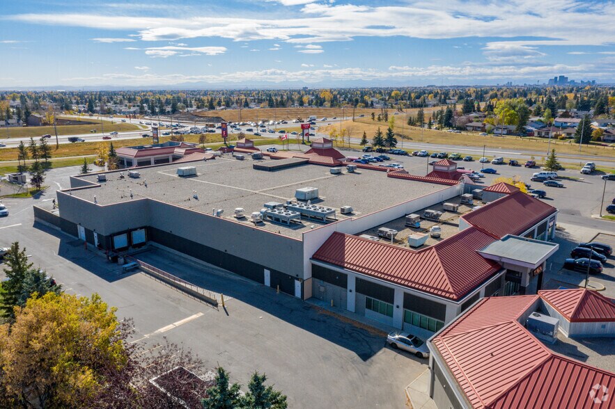 2220 68th St NE, Calgary, AB à louer - Photo de l’immeuble – Image 3 sur 15