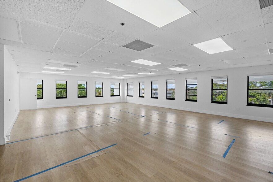 4200 NW 16th St, Lauderhill, FL à louer - Photo de l’immeuble – Image 3 sur 24