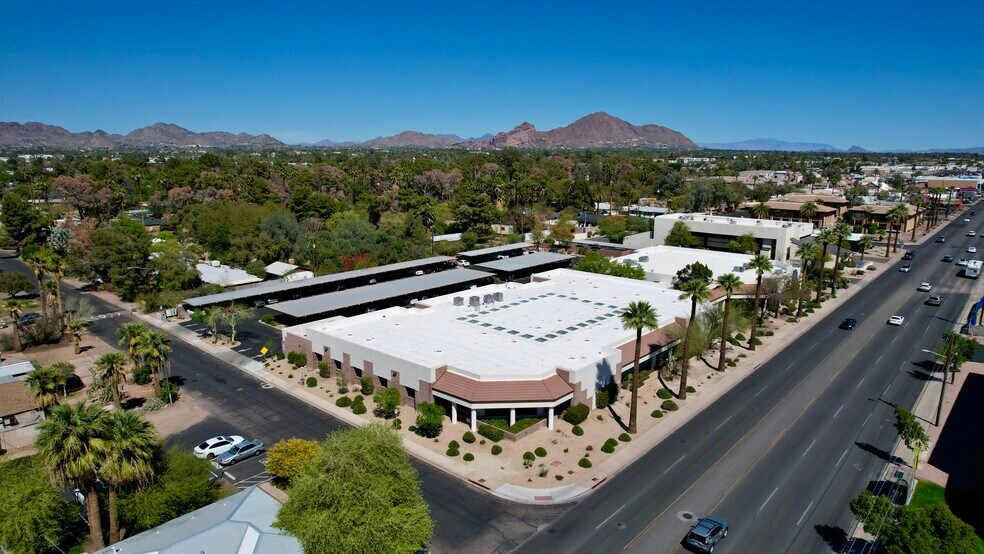 2602 E Thomas Rd, Phoenix, AZ à vendre - Photo de l’immeuble – Image 2 sur 5