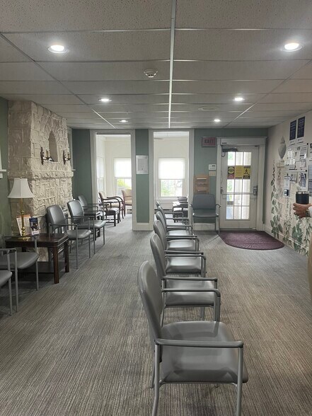 3912 Trindle Rd, Camp Hill, PA à vendre - Photo intérieure – Image 2 sur 5