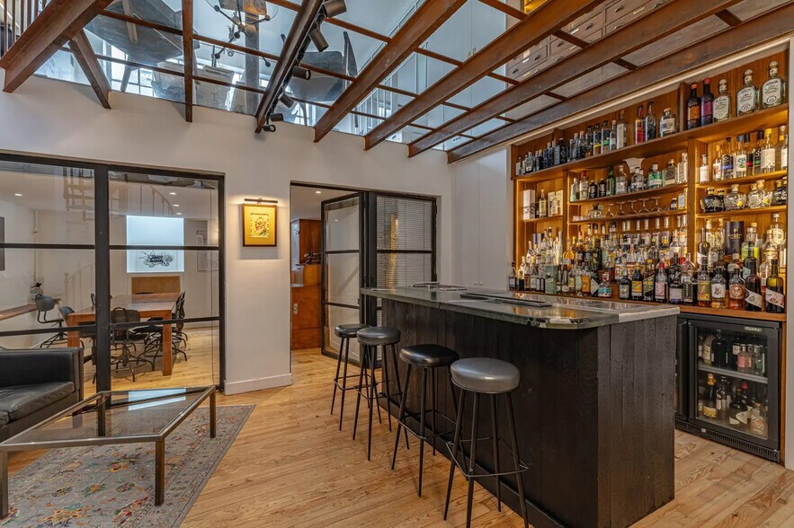 Bureau dans Paris à vendre - Photo de l’immeuble – Image 2 sur 8