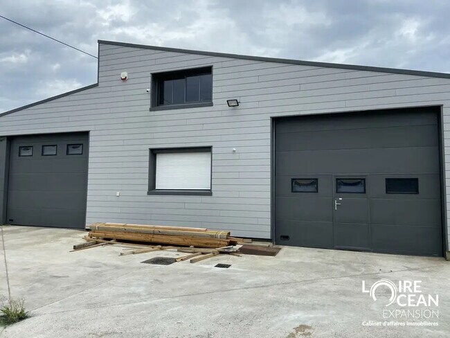 Plus de détails pour Local d’activités à vendre