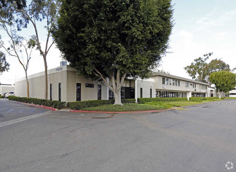 17935 Sky Park Cir, Irvine, CA à louer - Photo de l’immeuble – Image 3 sur 6