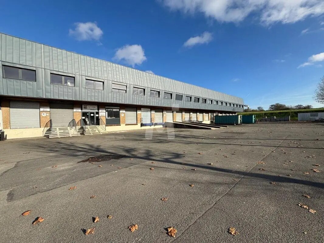 Local d’activités dans Villejust à louer Photo de l’immeuble– Image 1 sur 10