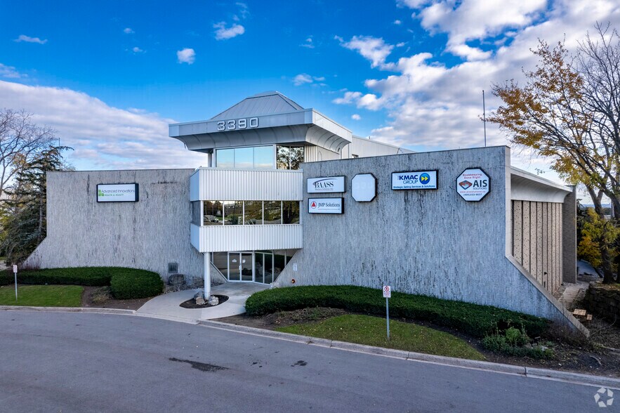 3390 S Service Rd, Burlington, ON à louer - Photo principale – Image 1 sur 8