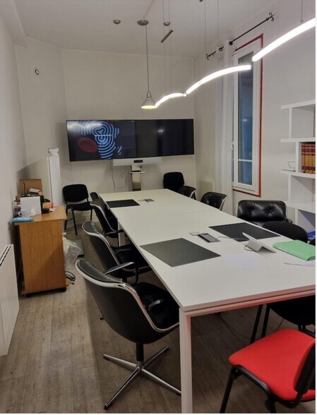 Local commercial dans Paris à louer - Photo de l’immeuble – Image 3 sur 6