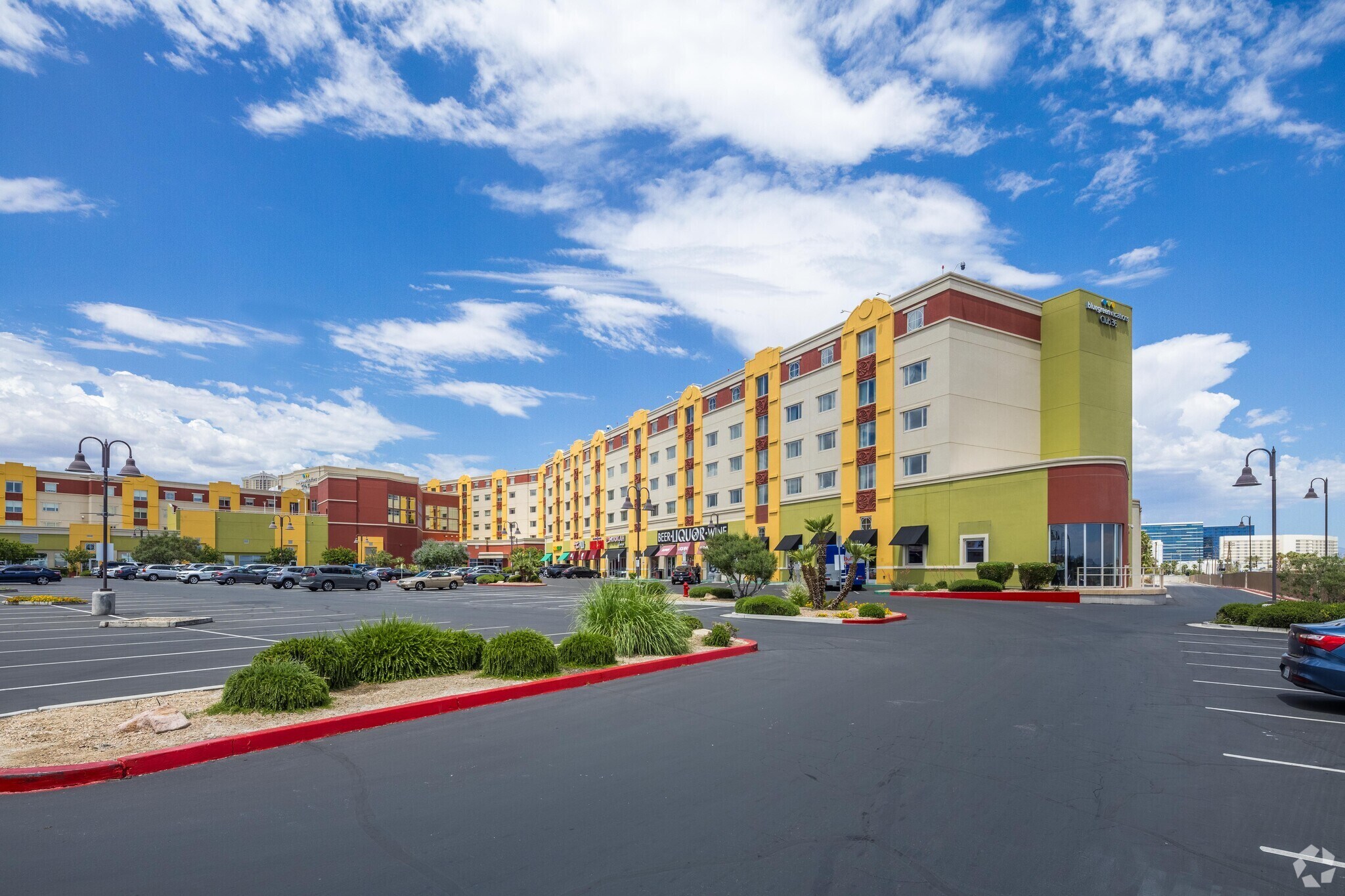 372 E Tropicana Ave, Las Vegas, NV à louer Photo de l’immeuble– Image 1 sur 5