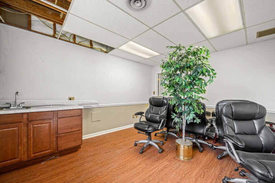 2561 Yardville Hamilton Squ Rd, Hamilton Square, NJ à vendre - Photo de l’immeuble – Image 2 sur 31