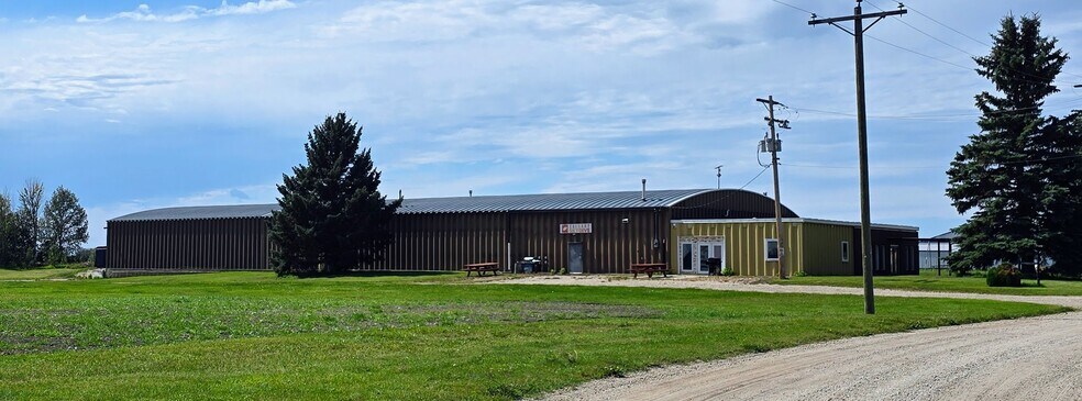 1041 Hwy 54, Innisfail, AB à vendre - Photo de l’immeuble – Image 1 sur 15
