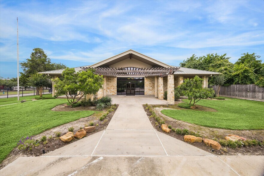 6950 W 43rd St, Houston, TX à louer - Photo de l’immeuble – Image 2 sur 21