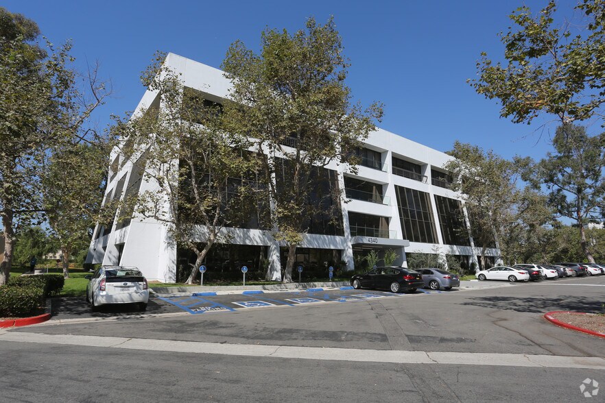 4340 Von Karman Ave, Newport Beach, CA à vendre - Photo principale – Image 1 sur 31