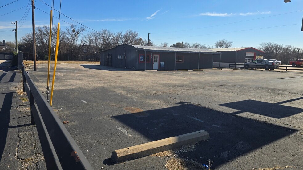 2817 SW Wilshire Blvd, Burleson, TX à louer - Photo de l’immeuble – Image 3 sur 17