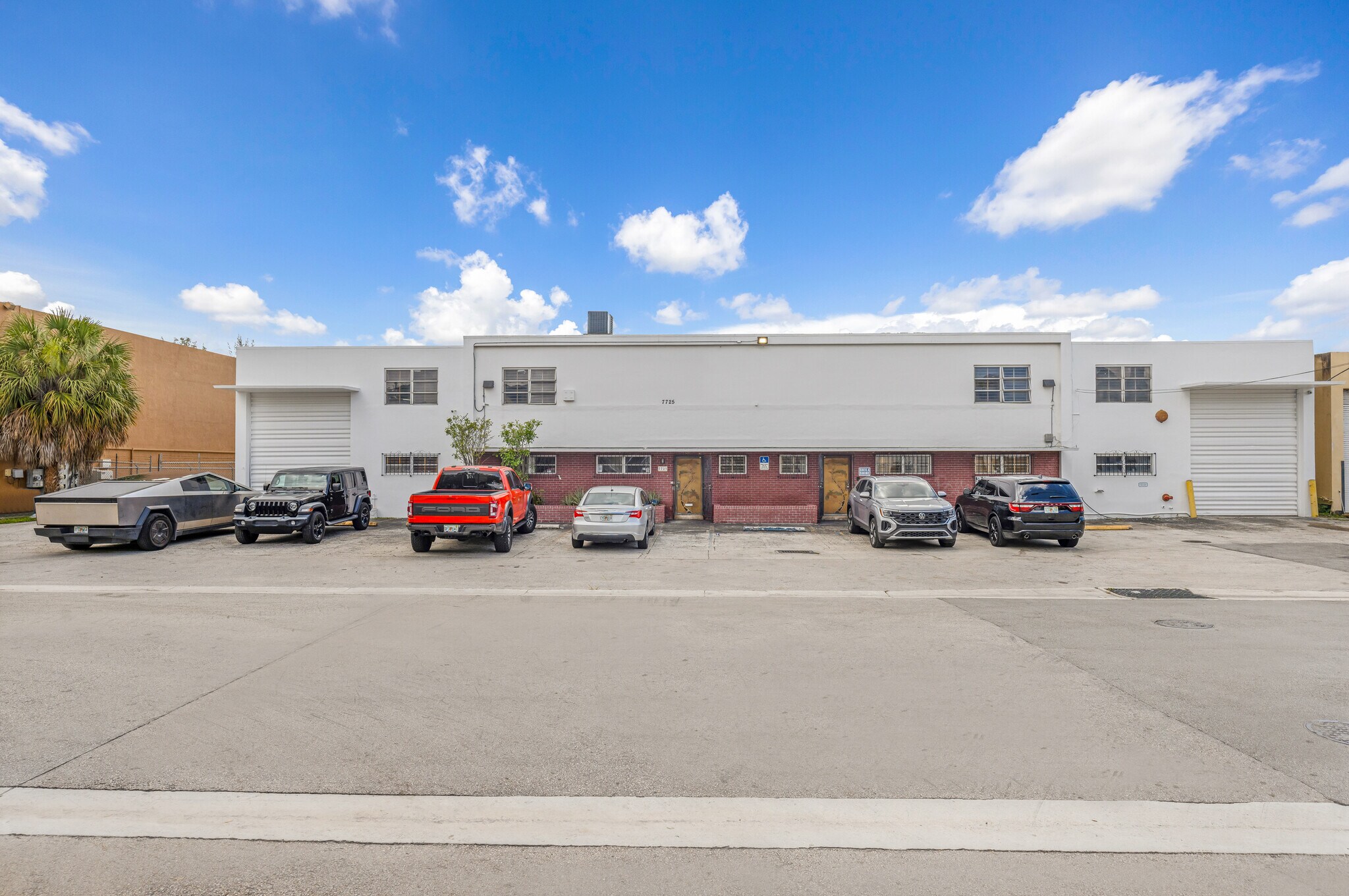 7725 W 2nd Ct, Hialeah, FL à vendre Photo de l’immeuble– Image 1 sur 38