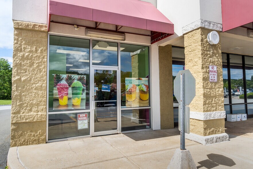 1502 W Chester Pike, West Chester, PA à vendre - Photo de l’immeuble – Image 2 sur 24