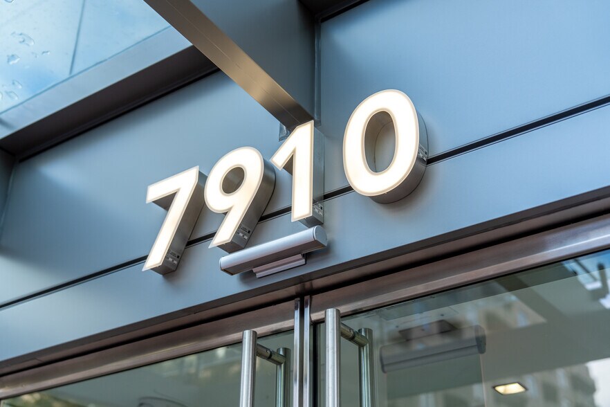 7910 Woodmont Ave, Bethesda, MD à louer - Photo de l’immeuble – Image 2 sur 16