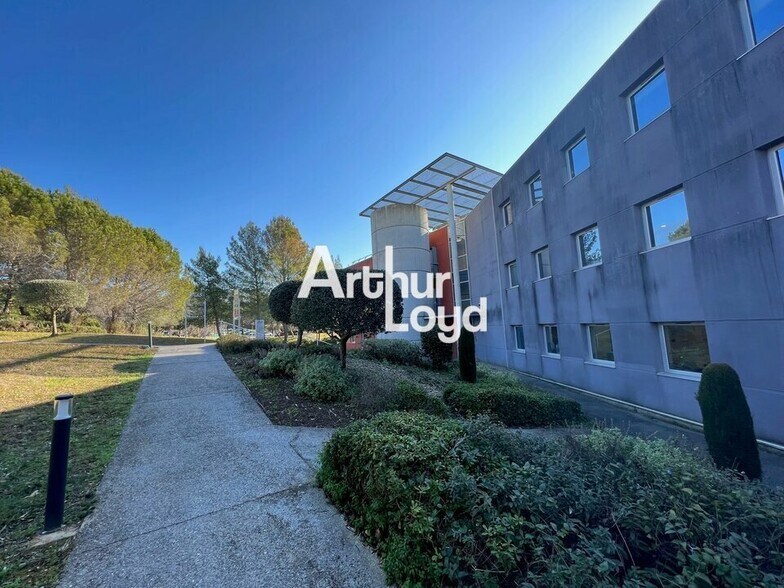 310 Rue Du Vallon, Valbonne à vendre - Photo de l’immeuble – Image 2 sur 4