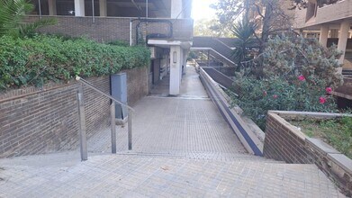 Local commercial dans Esplugues de Llobregat, Barcelona à louer Photo intérieure– Image 2 sur 10