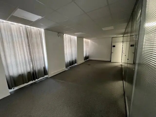Bureau dans Roubaix à louer - Photo de l’immeuble – Image 2 sur 9