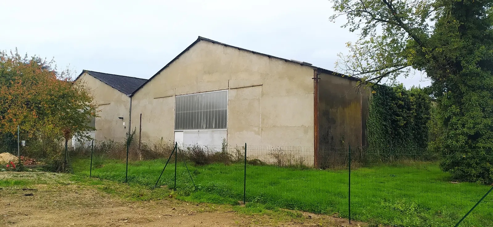 Local d'activités dans Châtellerault à vendre Photo de l’immeuble– Image 1 sur 4
