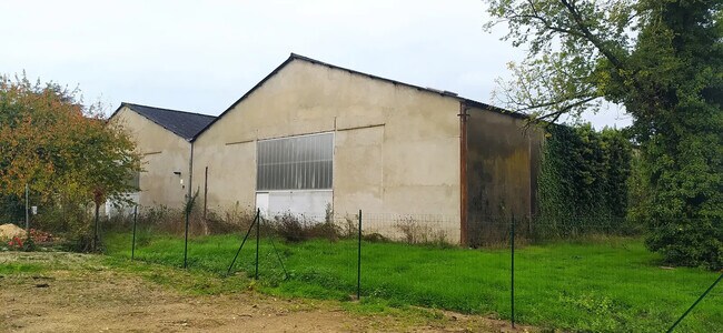 Plus de détails pour Local d’activités à vendre