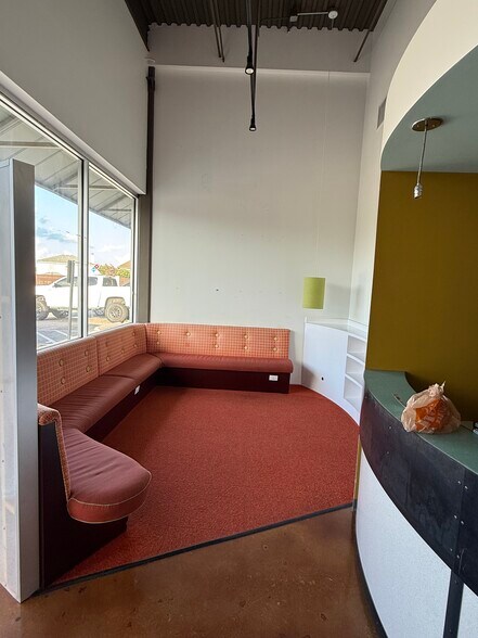 2770 E Evans Rd, San Antonio, TX à louer - Photo de l’immeuble – Image 3 sur 21