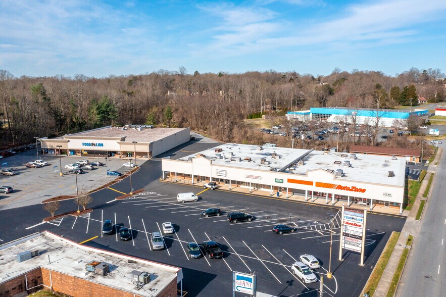 4812 Country Club Rd, Winston-Salem, NC à louer - Photo de l’immeuble – Image 2 sur 3