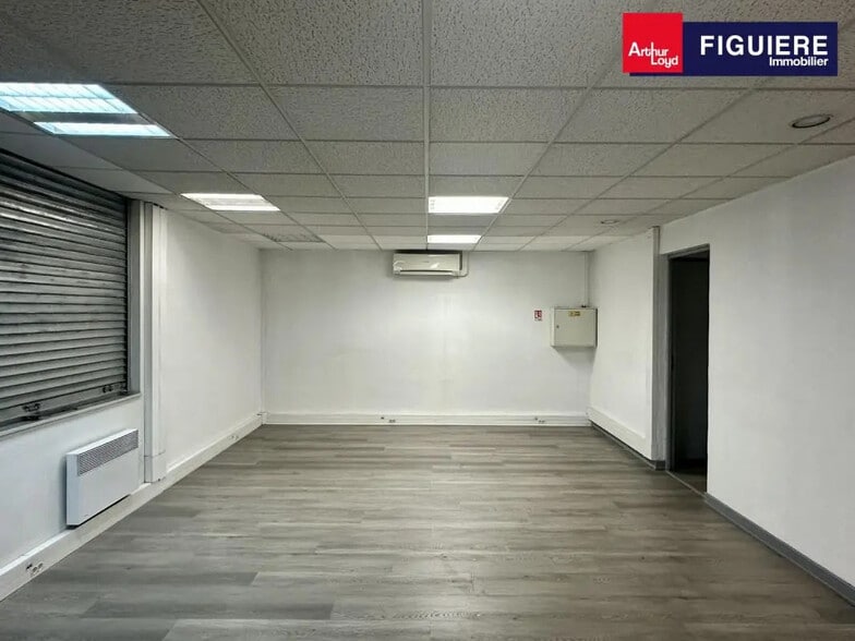 17 Avenue De Londres, Vitrolles à louer - Photo de l’immeuble – Image 3 sur 10